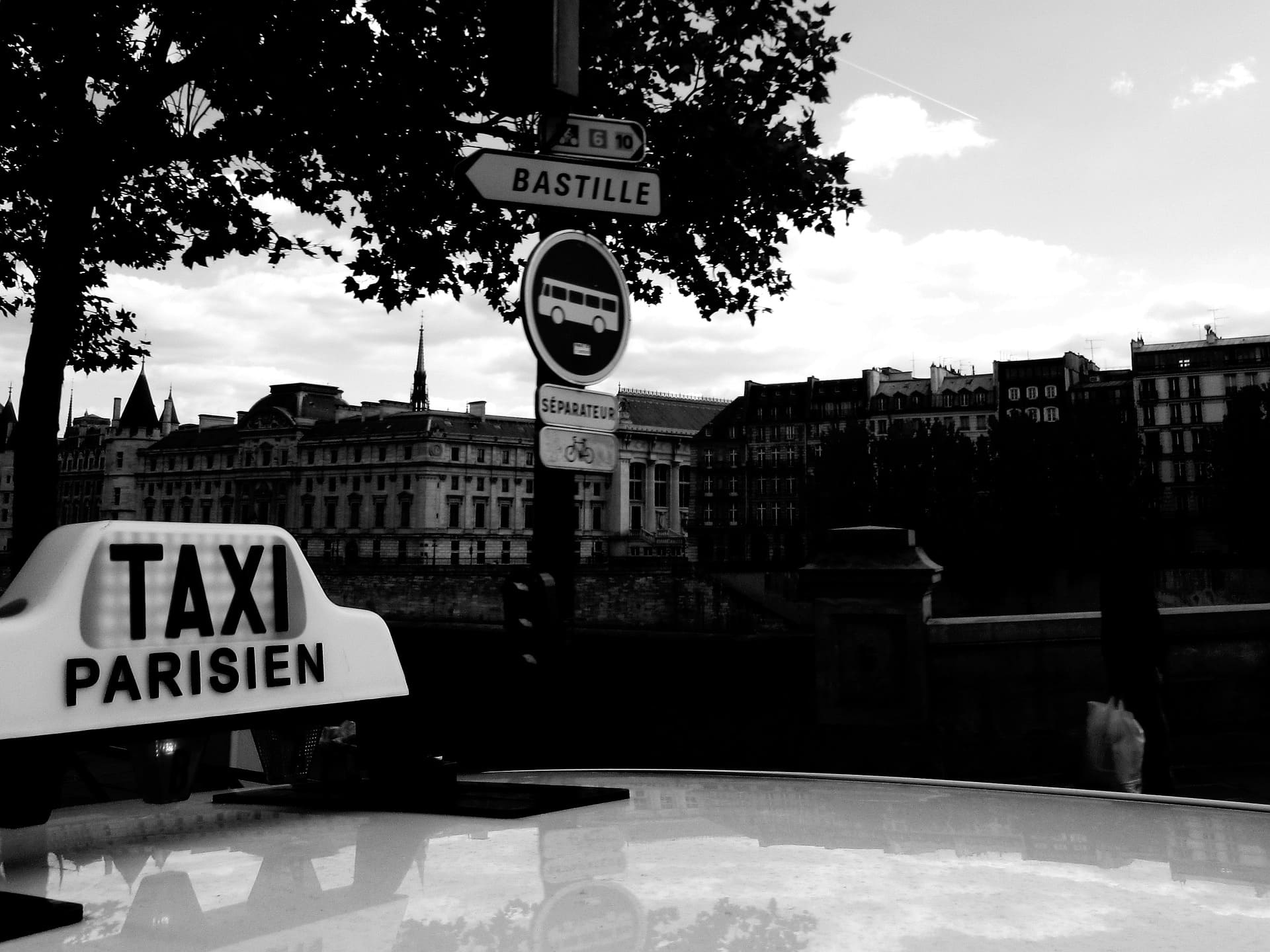 Taxi parisien Un taxi conventionné parisien.